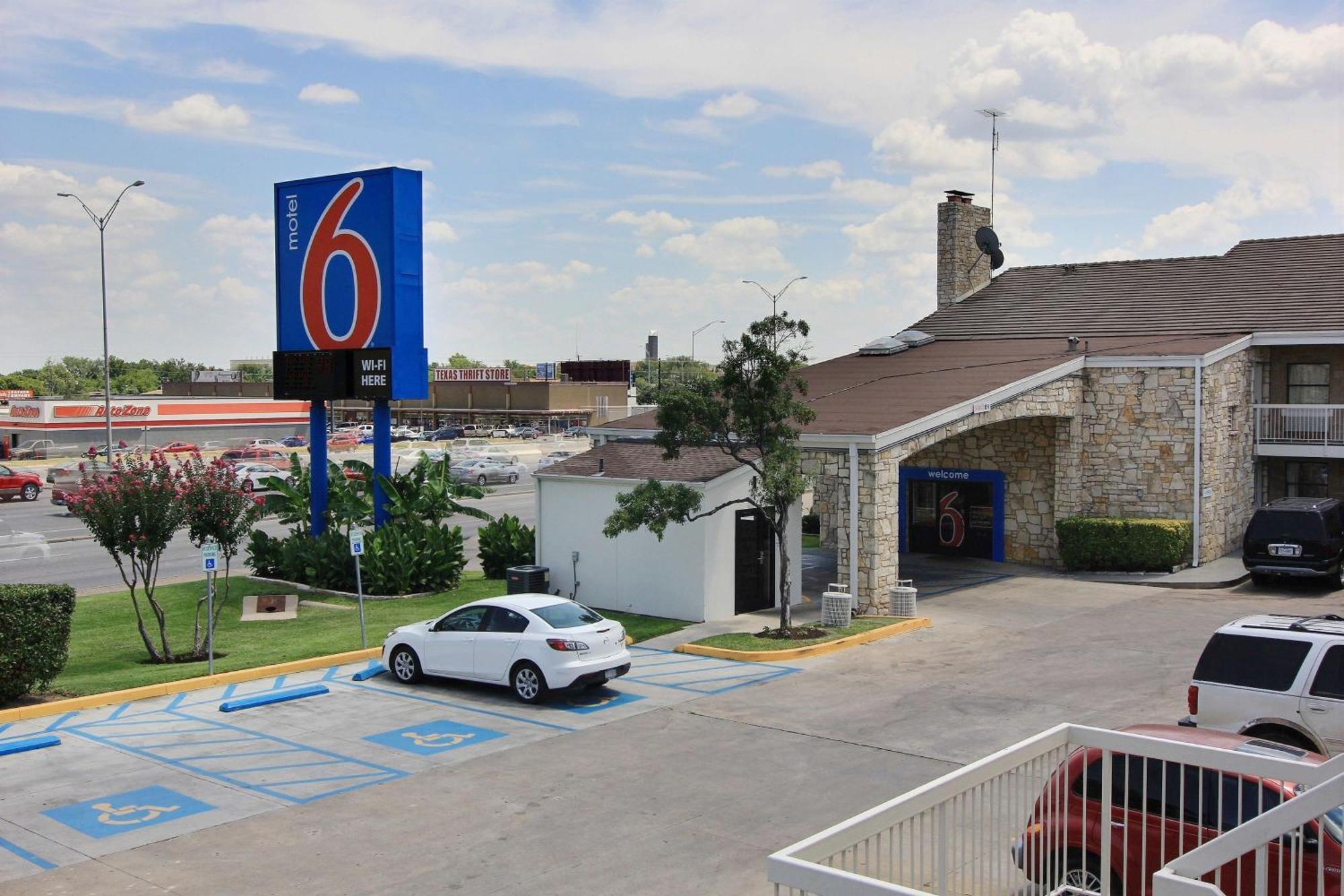 Motel 6 Austin, Tx - Central Downtown Ut Kültér fotó