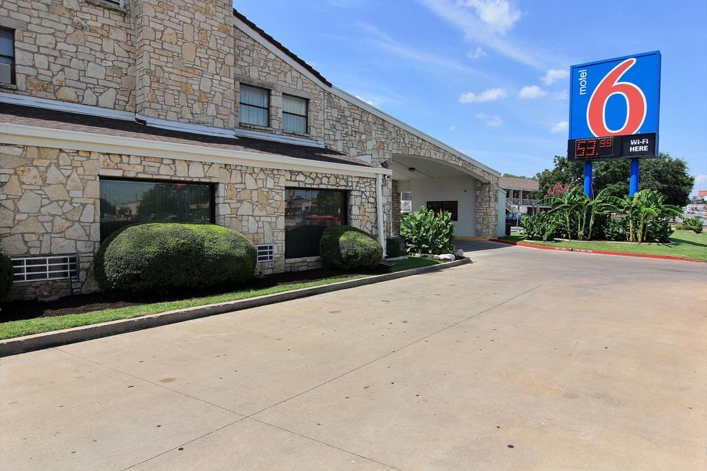 Motel 6 Austin, Tx - Central Downtown Ut Kültér fotó