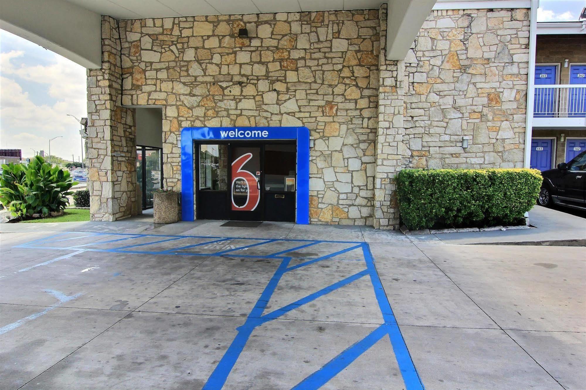 Motel 6 Austin, Tx - Central Downtown Ut Kültér fotó