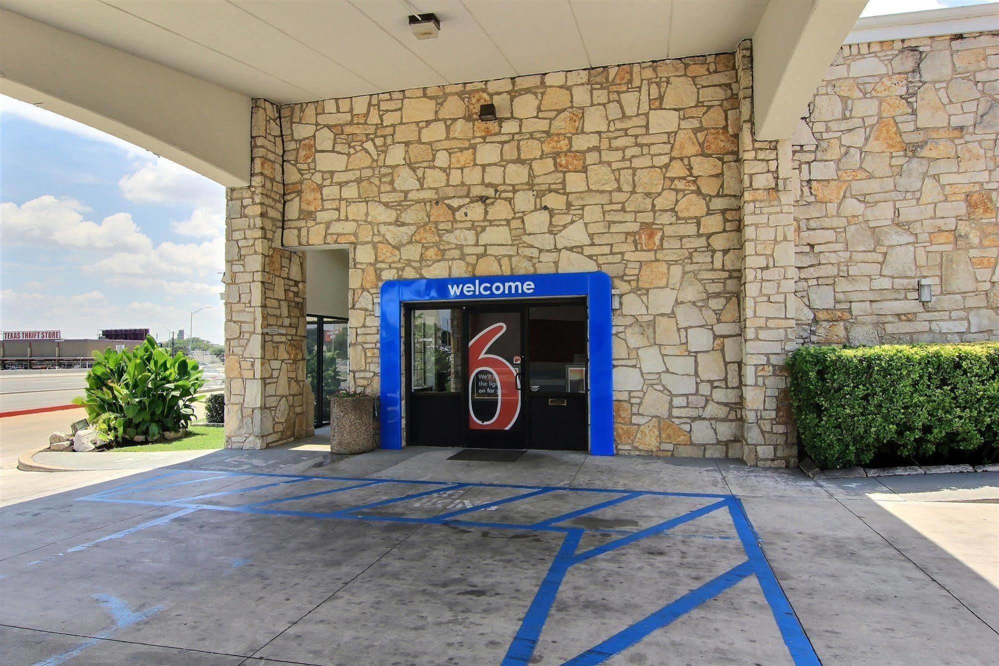 Motel 6 Austin, Tx - Central Downtown Ut Kültér fotó